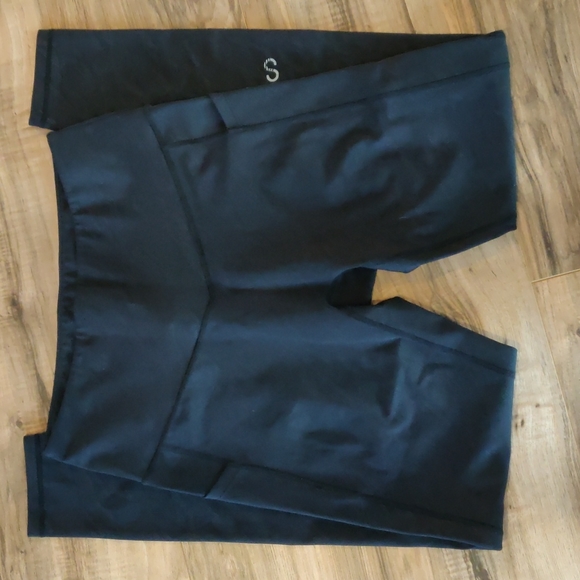 Curves N Combatboots Pants - EUC CNC Luminous Camo Leggings